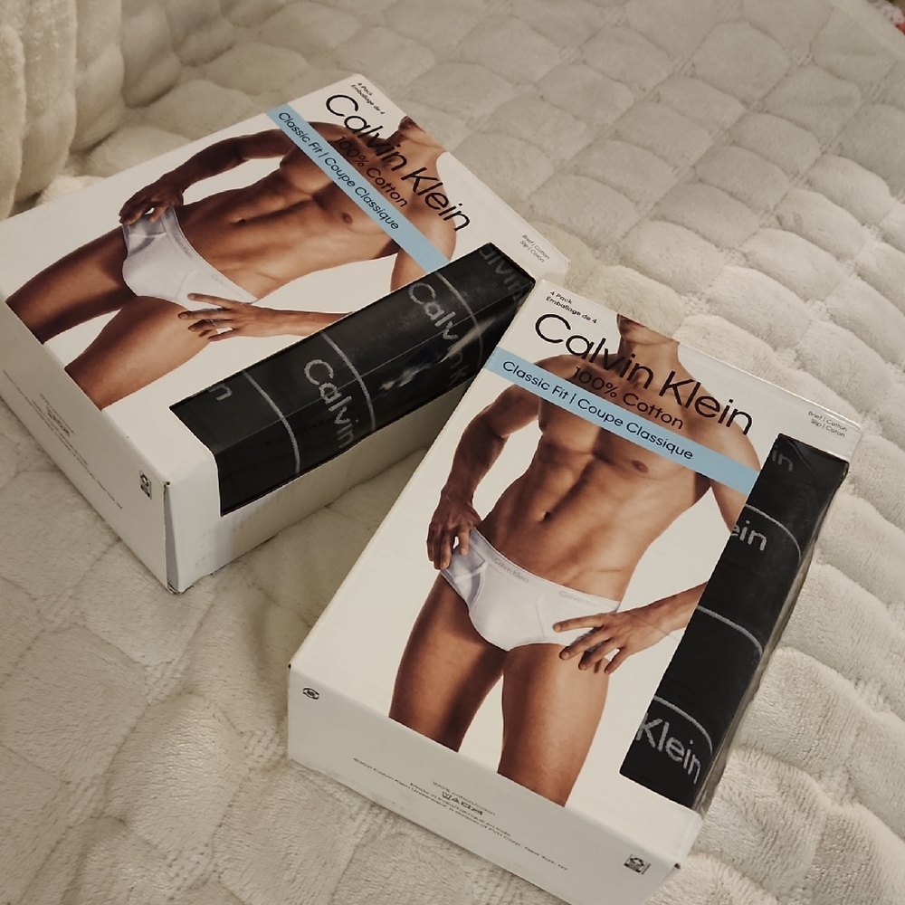 Calvin Klein Men's Black and Black Briefs Set